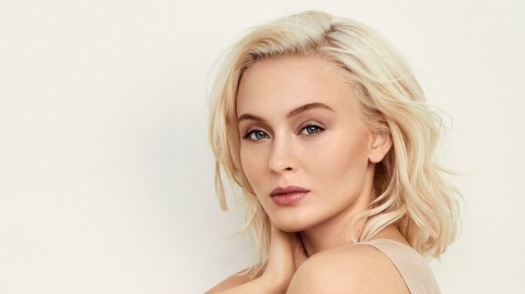 Zara Larsson shows off her tattoo