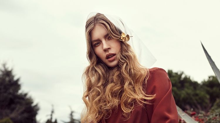 Gosia Kluz Looks Effortlessly Chic for L'Officiel Baltics Gosia Kluz Looks Effortlessly Chic for L'Officiel Baltics