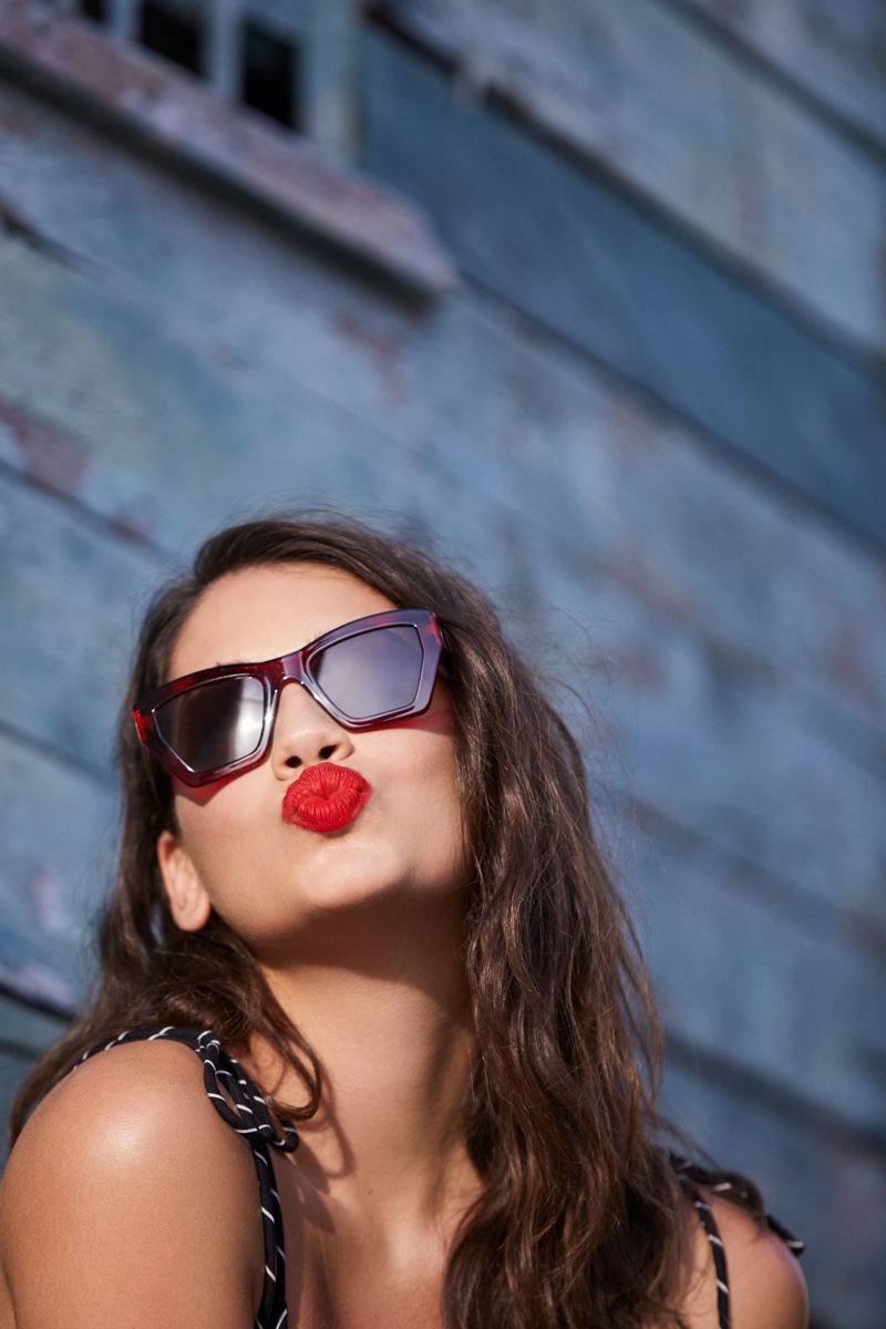 Lorena Durán sports sunglasses in Violeta by Mango spring-summer 2019 campaign