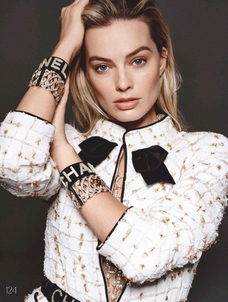 Actress Margot Robbie shows off Chanel jewelry