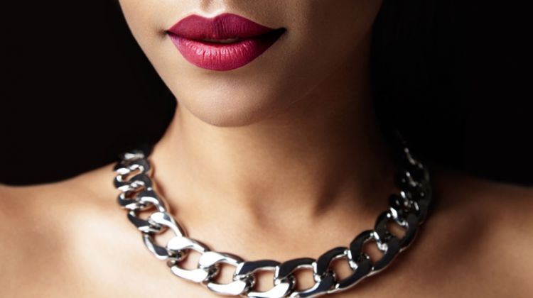 Silver Necklace Model Red Lips