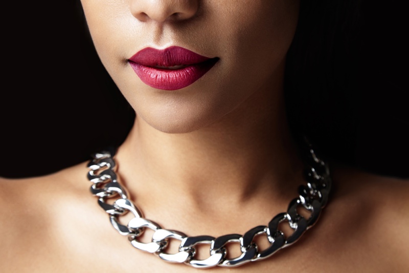 Silver Necklace Model Red Lips