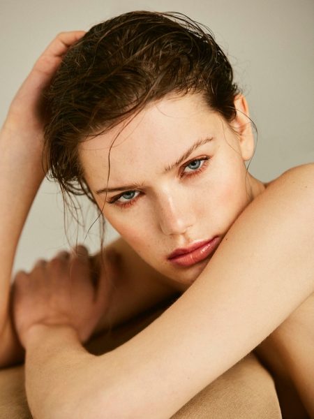 Tessa Jones Models Copper Beauty for Harper's Bazaar Czech Tessa Jones Models Copper Beauty for Harper's Bazaar Czech
