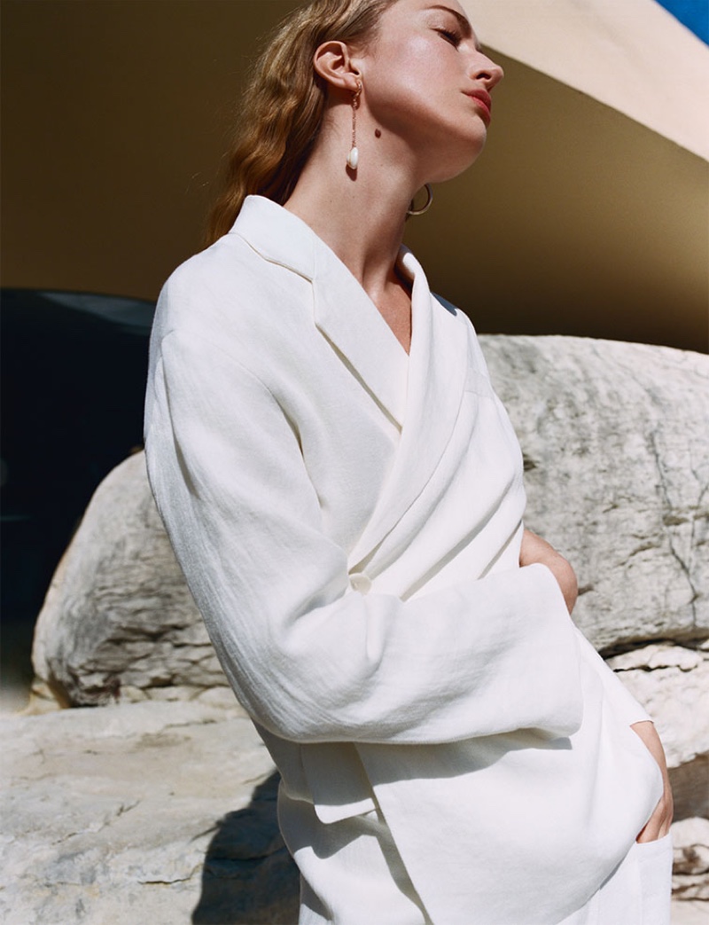 Model Raquel Zimmermann wears Zara buttoned linen blazer