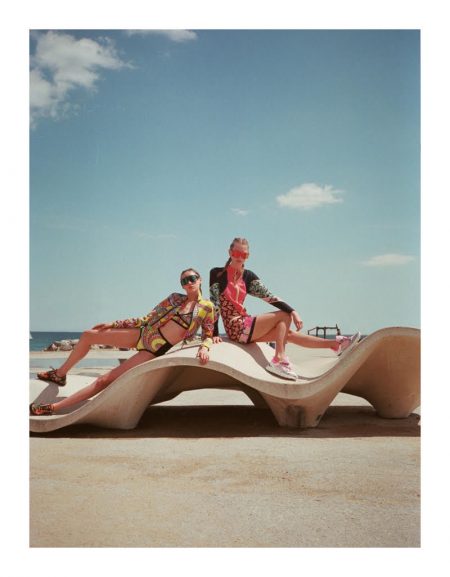 Lauren De Graaf & Lizzie Swanson Wear Vacation Style in ELLE Turkey Lauren De Graaf & Lizzie Swanson Wear Vacation Style in ELLE Turkey