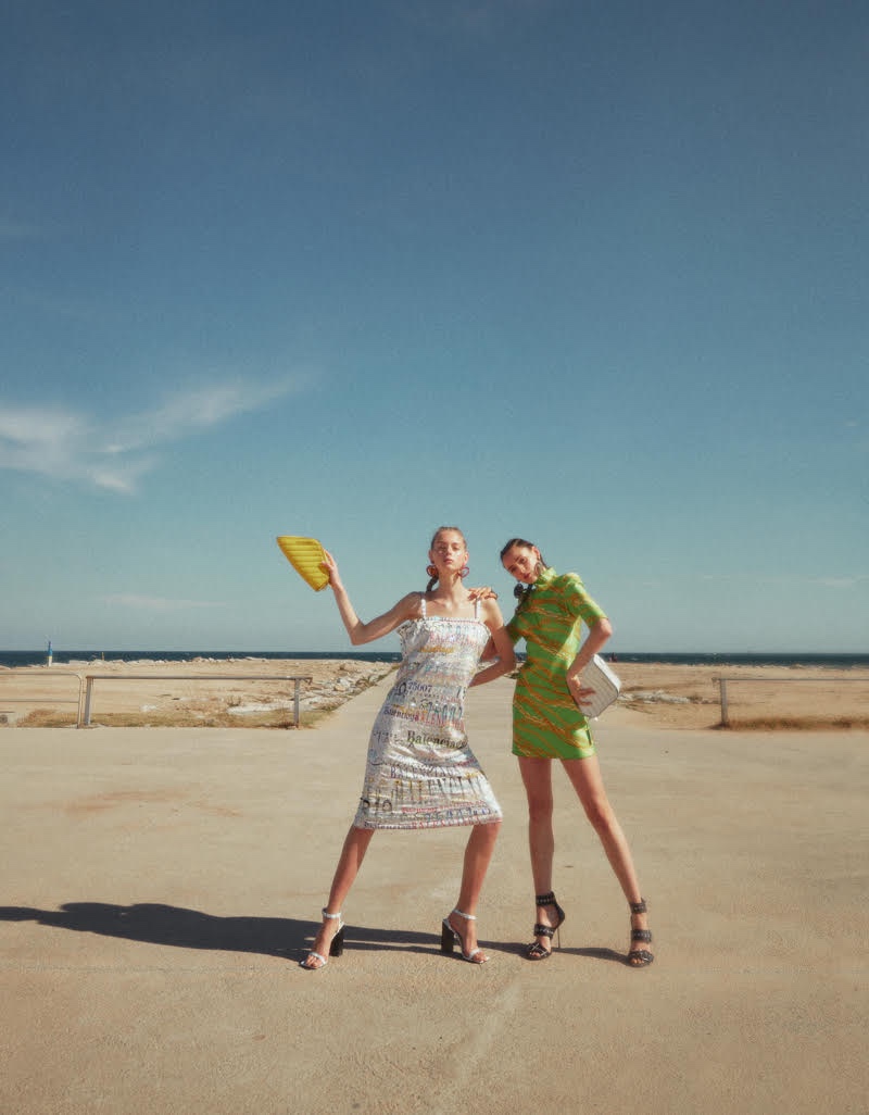 Lauren De Graaf & Lizzie Swanson Wear Vacation Style in ELLE Turkey