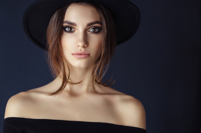 Model Hat Off-The-Shoulder