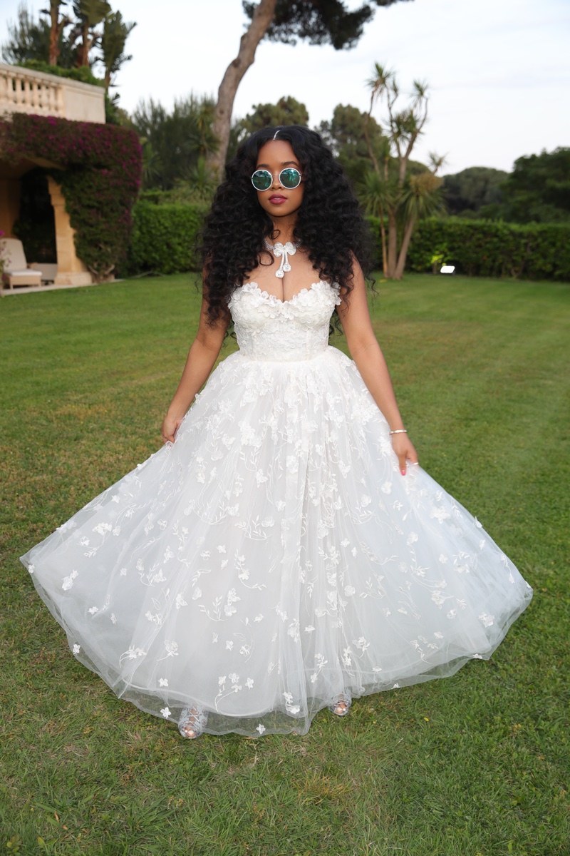 H.E.R. wears design from Giambattista Valli x H&M collaboration. 