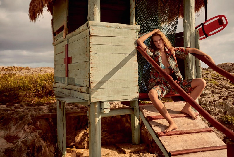 Isabel Scholten Wears Beach Style for TELVA Magazine