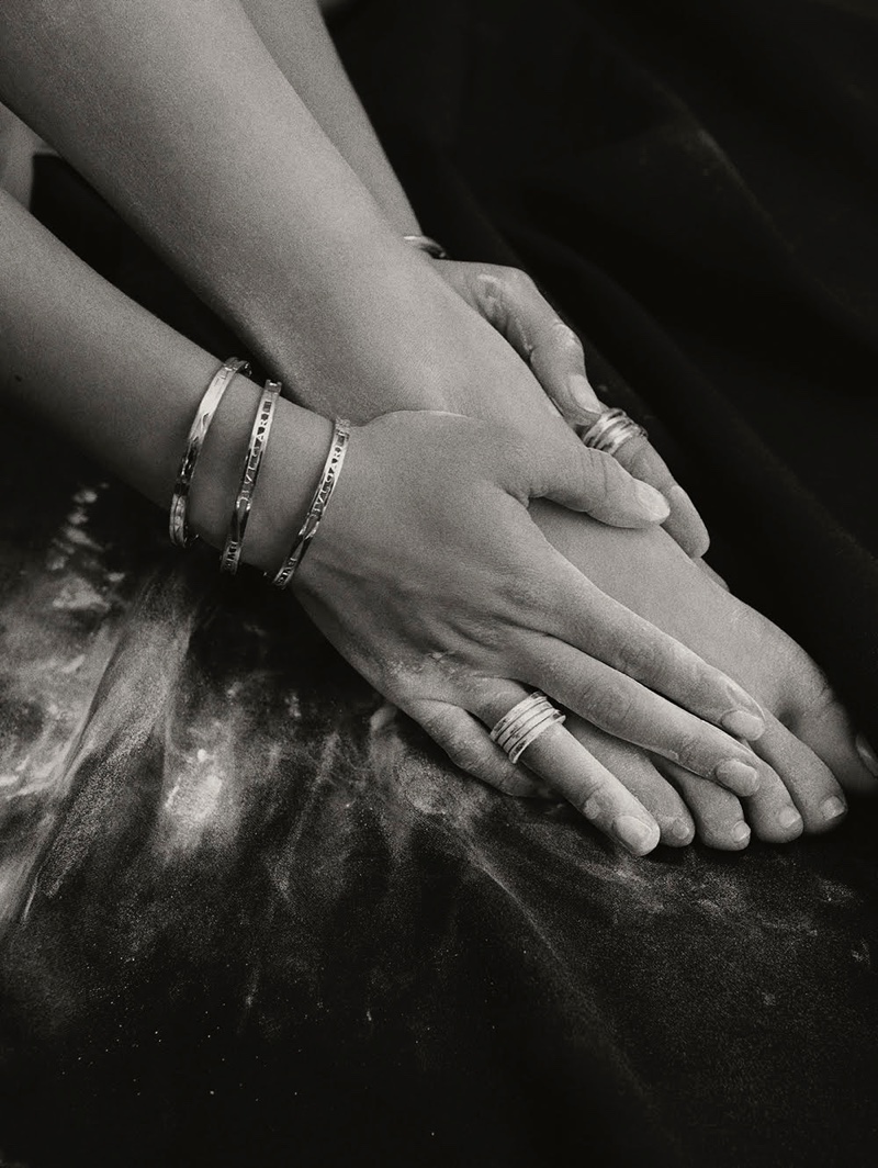 Closeup of Bulgari jewelry worn by Maria Pedraza