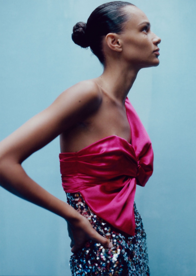 Model Binx Walton poses in Zara sequin mini dress