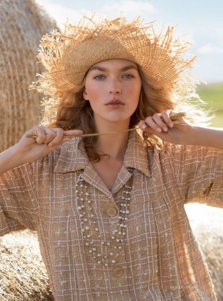 Arizona Muse Is A Natural Beauty for Town & Country UK Arizona Muse Is A Natural Beauty for Town & Country UK
