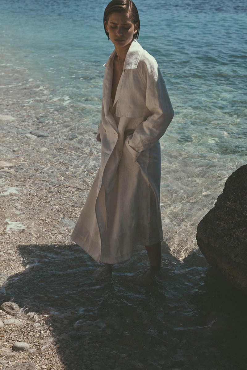 Sean Levy poses in Massimo Dutti linen trench coat