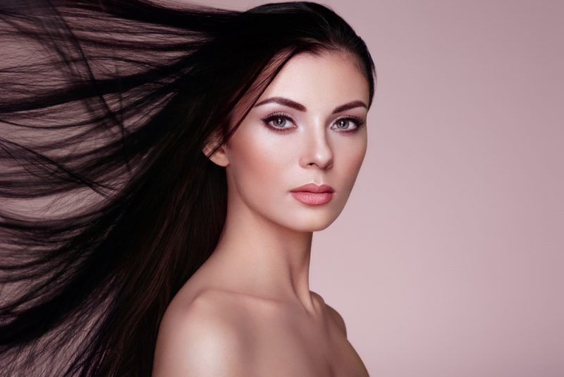 Model with Glam Thin Hair