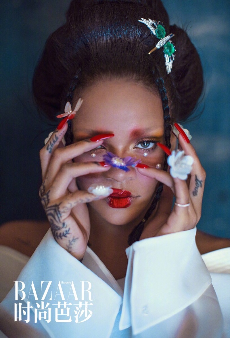 Ready for her closeup, Rihanna wears a dramatic makeup look