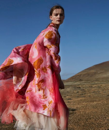 Sara van der Hoek Embraces Artsy Prints for Marie Claire Netherlands Sara van der Hoek Embraces Artsy Prints for Marie Claire Netherlands