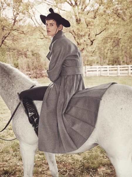 Saskia de Brauw Poses in Equestrian Fashion for S Moda Saskia de Brauw Poses in Equestrian Fashion for S Moda