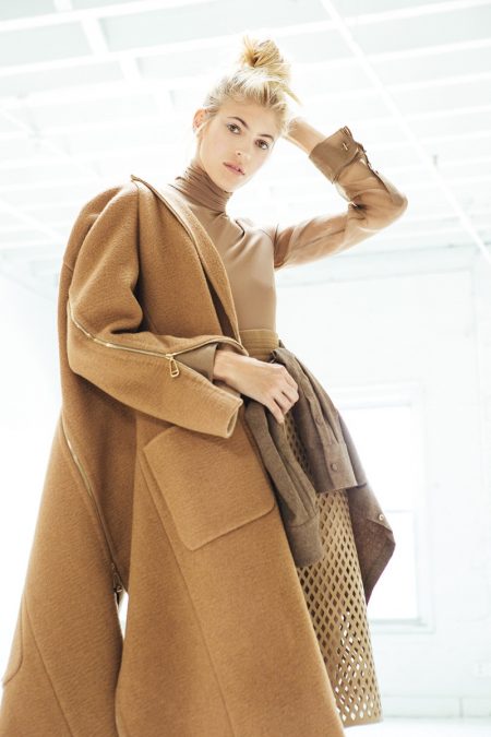 Devon Windsor Poses in Fendi Fashions for ELLE Mexico Devon Windsor Poses in Fendi Fashions for ELLE Mexico
