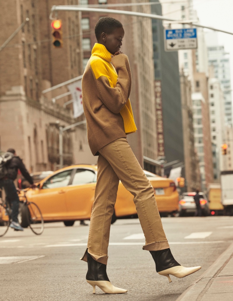 Адут Акеч демонстрирует осеннюю коллекцию H&M Studio, гуляя по Нью-Йорку (фото 3)