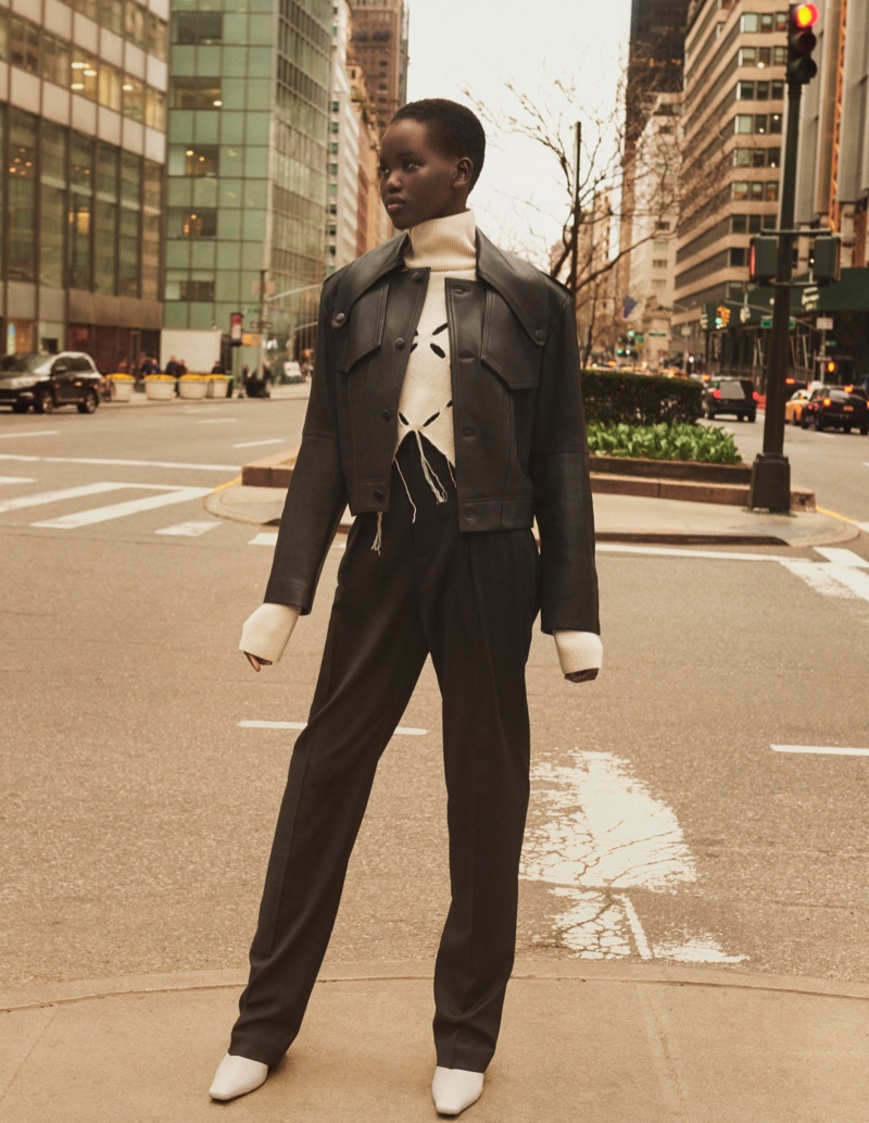 Адут Акеч демонстрирует осеннюю коллекцию H&M Studio, гуляя по Нью-Йорку (фото 9)