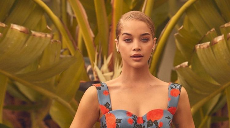 Jasmine Sanders Embraces Autumn Looks for Hello! Fashion