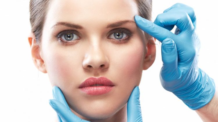 4 Reasons Why You Should Consider Blepharoplasty Model Doctors Plastic Surgeon Hands Pretty
