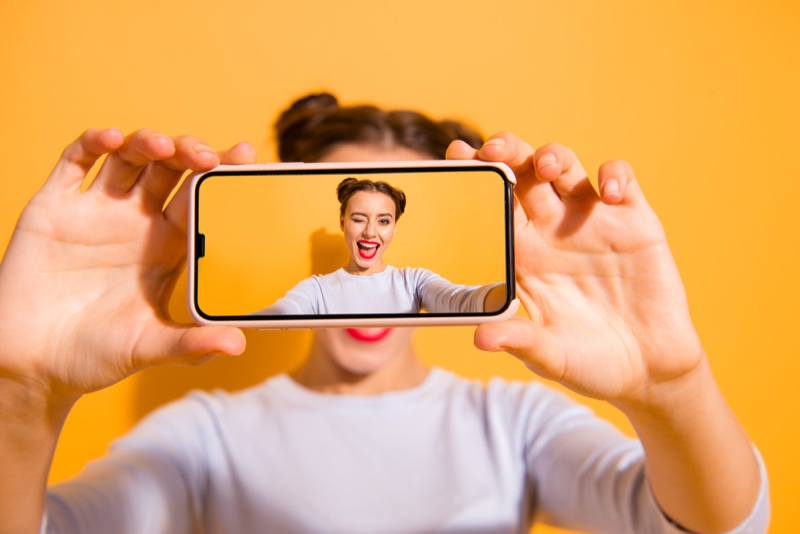 Model Selfie Phone Red Lip