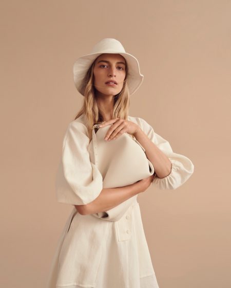 Vanessa Axente Hits the Studio in Oroton's Latest Campaign Vanessa Axente Hits the Studio in Oroton's Latest Campaign