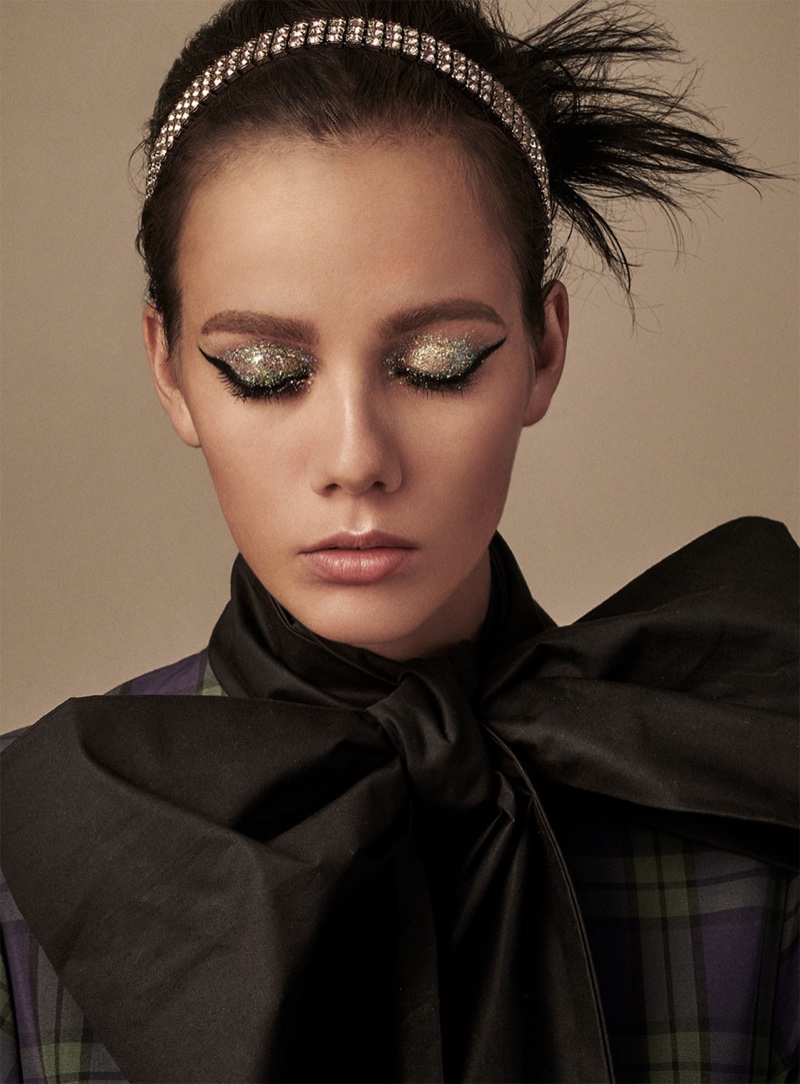 Marjan Jonkman wears silver eyeshadow look