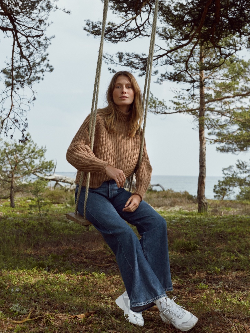 Model Sophie Strobele poses in H&M Conscious fall 2019 denim collection