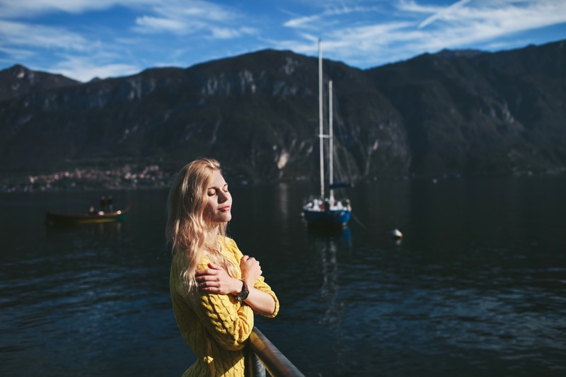 Model Boat Lake Como Yellow Sweater