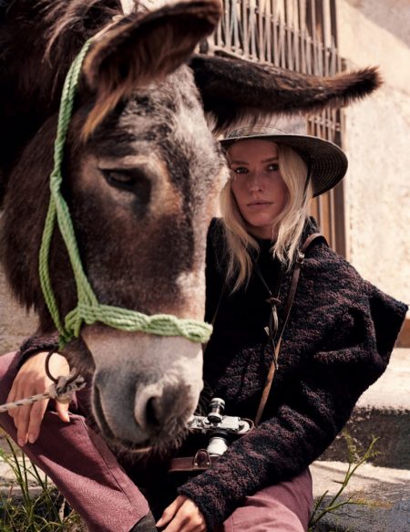 Caroline Winberg Plays a Stylish Tourist for ELLE Italy Caroline Winberg Plays a Stylish Tourist for ELLE Italy