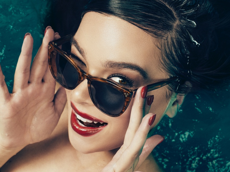 Winking, Hailee Steinfeld wears Prive Revaux The Isabella sunglasses