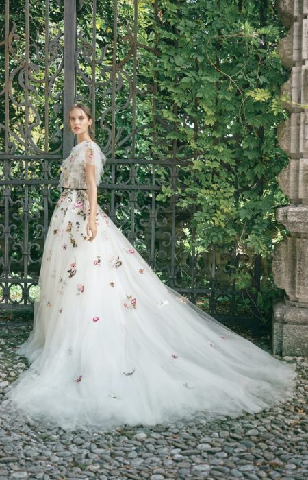 Monique Lhuillier Bridal Fall 2020 Dresses Lookbook
