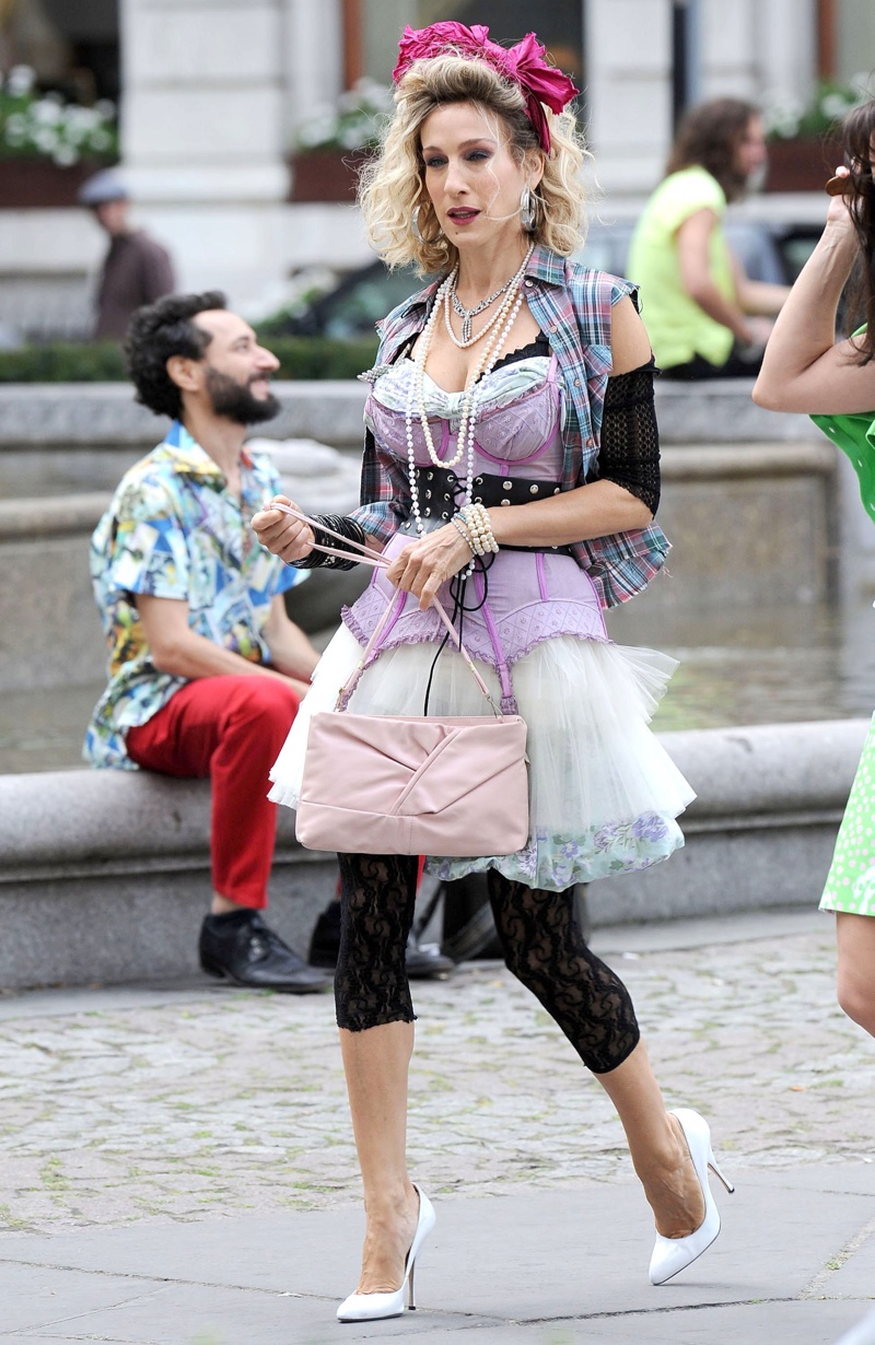 Actress Sarah Jessica Parker channels 1980s Madonna in a costume on set of Sex and the City. 