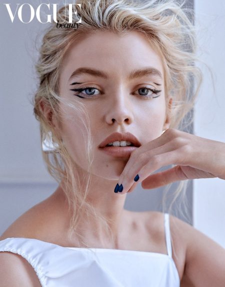 Stella Maxwell Wears On-Trend Beauty for Vogue Taiwan Stella Maxwell Wears On-Trend Beauty for Vogue Taiwan