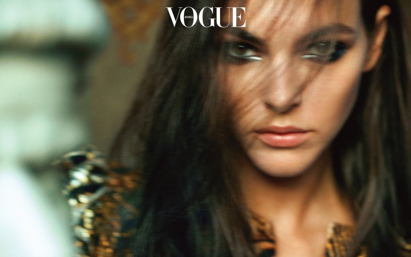 Vittoria Ceretti Strikes a Pose in Louis Vuitton for Vogue Korea