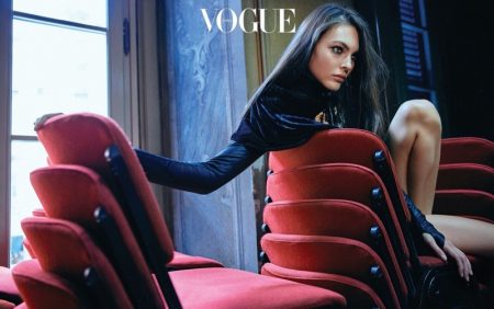 Vittoria Ceretti Strikes a Pose in Louis Vuitton for Vogue Korea Vittoria Ceretti Strikes a Pose in Louis Vuitton for Vogue Korea