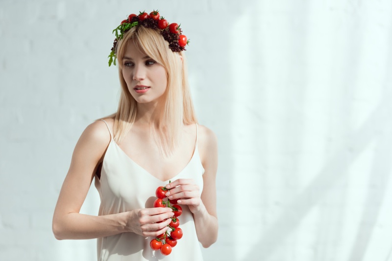 Woman Tomato Wreath blonde White Top