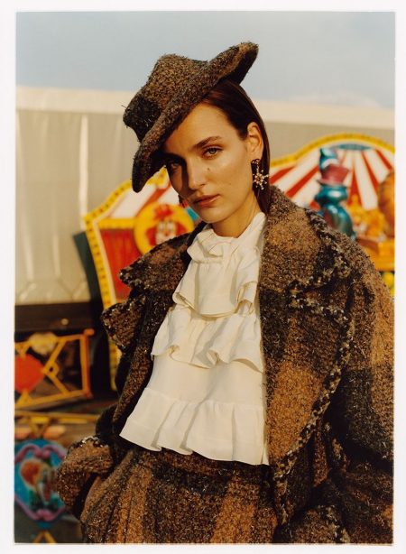 Zuzanna Bijoch Looks Stylish at the Fair for Harper's Bazaar Poland Zuzanna Bijoch Looks Stylish at the Fair for Harper's Bazaar Poland