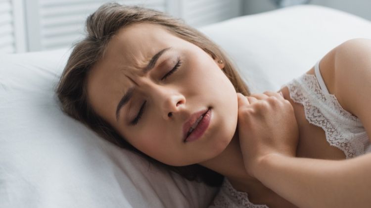 5 Ways to Live Better With Chronic Pain Attractive Woman Neck Pain Bed