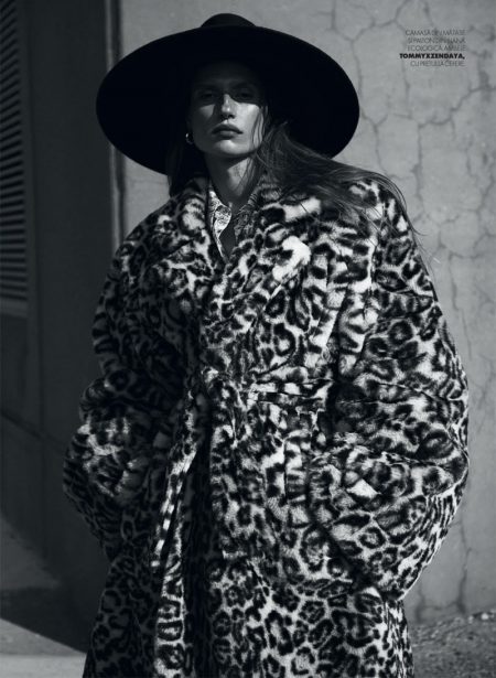Cate Underwood Poses in Tommy X Zendaya for ELLE Romania Cate Underwood Poses in Tommy X Zendaya for ELLE Romania