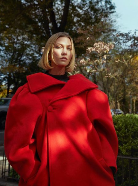Karlie Kloss Models Autumn Outerwear for Vogue Turkey Karlie Kloss Models Autumn Outerwear for Vogue Turkey
