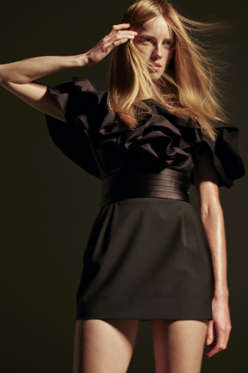 Rianne van Rompaey models Zara voluminous poplin top and sash mini skirt