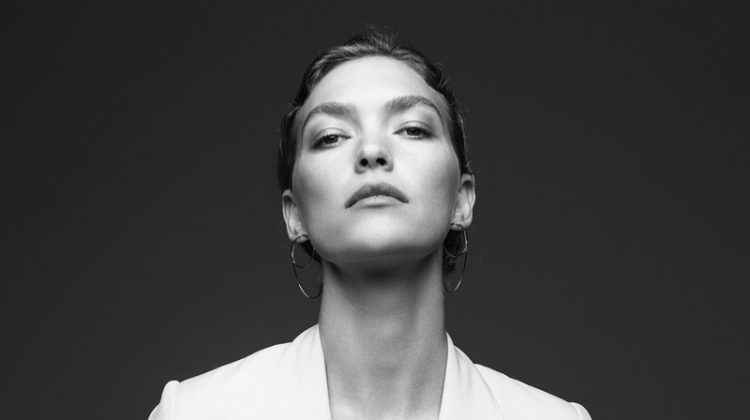 Arizona Muse Poses in Black & White for Style Corriere della Sera