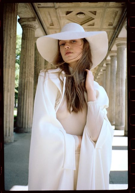 Cosima Fritz Models White Looks for TELVA Magazine Cosima Fritz Models White Looks for TELVA Magazine