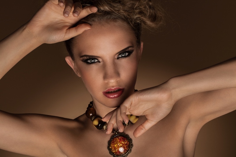 Model Amber Necklace Beauty Jewelry