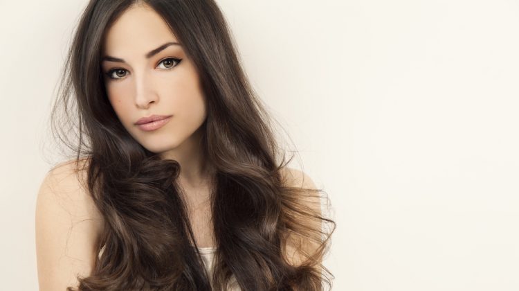 4 Simple Life Hacks Every Woman Should Know Woman Loose Curly Hairstyle
