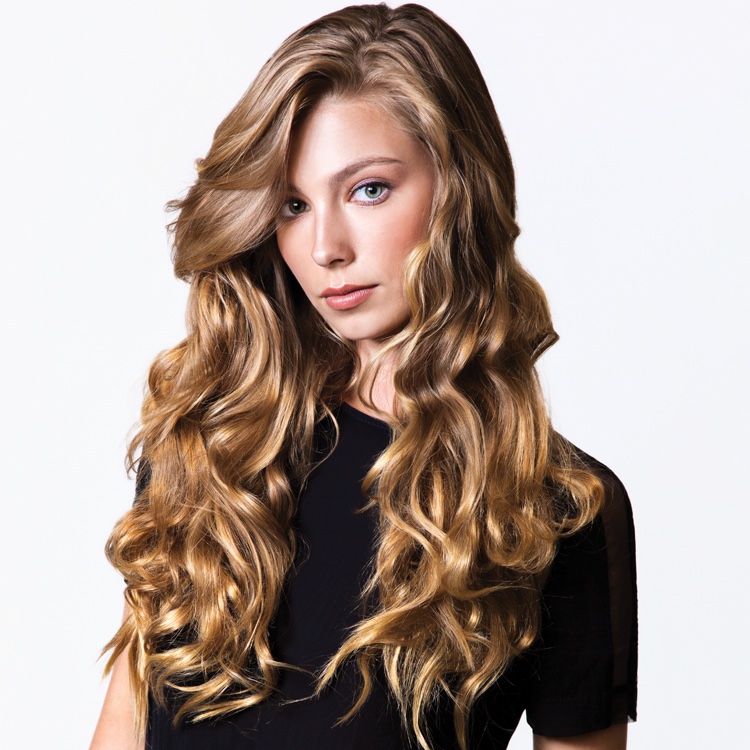 Model Wavy Blonde Hair Long