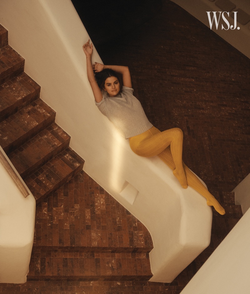 Singer Selena Gomez wears a t-shirt with yellow hosiery